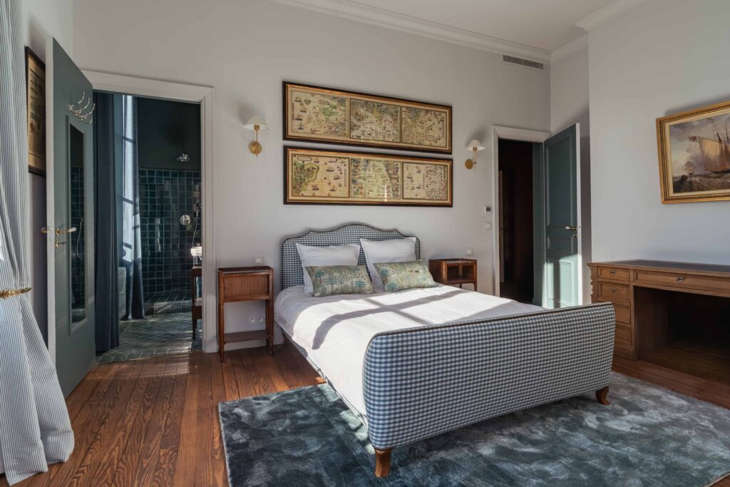 Chambre 3 du Domaine de l'Ormeau, literie haut de gamme et linge de maison raffiné